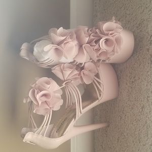 BEBE ultra sexy high heel platform in Dusty  Rose petal 6M